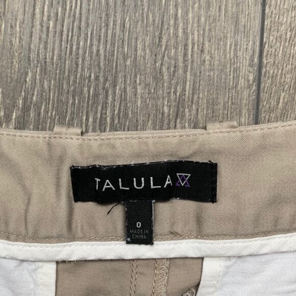 Aritzia Talula Women's Shorts Khaki Pockets Cargo Utility Army low rise Size 0 - Picture 10 of 14